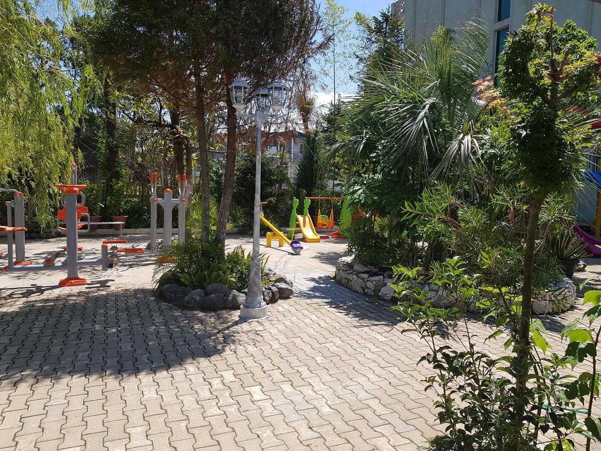 National Hotel Kobuleti Bagian luar foto